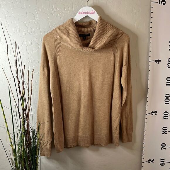 BANANA republic extra small brown turtleneck sweater. Runs large. Ribbed details - Picture 6 of 9